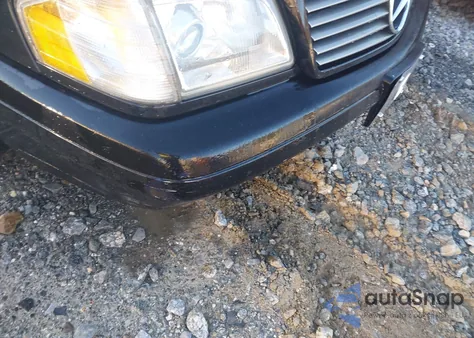 2000 Mercedes-Benz Sl 500 z USA, uszkodzony, nr VIN WDBFA68F6YF194298